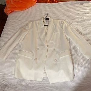 Stunning Oversized White Blazer w/tags!